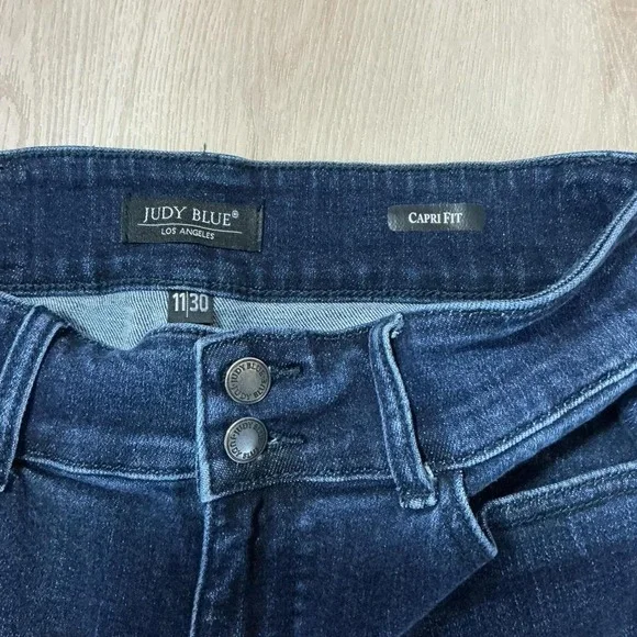 Judy Blue Capri Fit Dark Wash High Rise Flare Jeans Women Size 11/30 - Picture 3 of 5